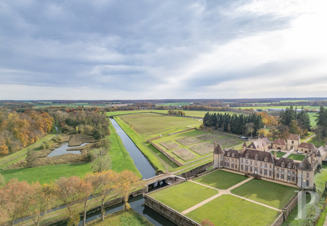 En Eure-et-Loire, à l’ouest de Chartres, un château du 17e dans un parc de 140 ha traversé par l’Eure - photo  n°38